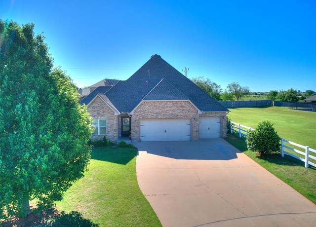 Property at 17200 Hardwood Pl, Edmond, OK 73012, 3 beds, 2 baths