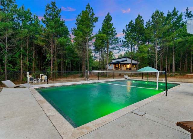 Property at 192 Boulder Ave, Broken Bow, OK 74728, 4 beds, 4 baths