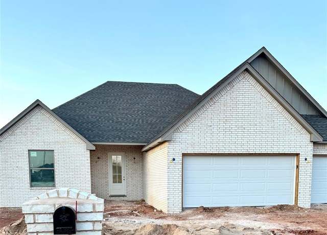 Property at 11717 NW 103rd St, Yukon, OK 73099, 4 beds, 2.5 baths
