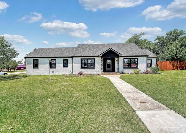 Property at 800 N Main St, Thomas, OK 73669, 3 beds, 2 baths