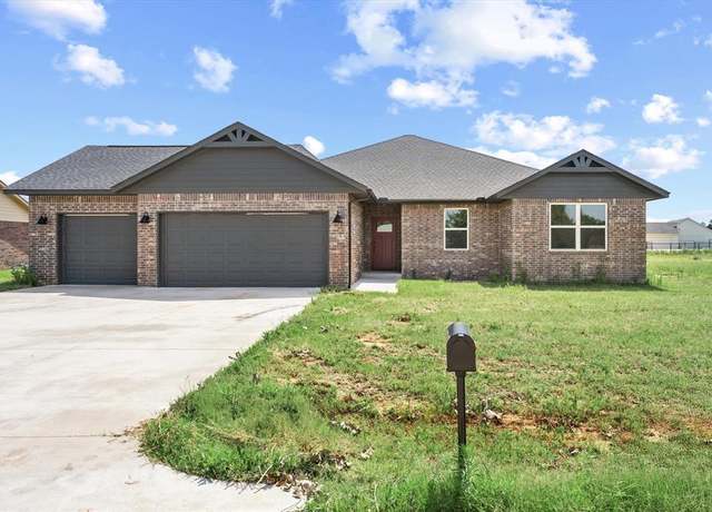 Property at 934 Storm Dr, Guthrie, OK 73044, 3 beds, 2 baths
