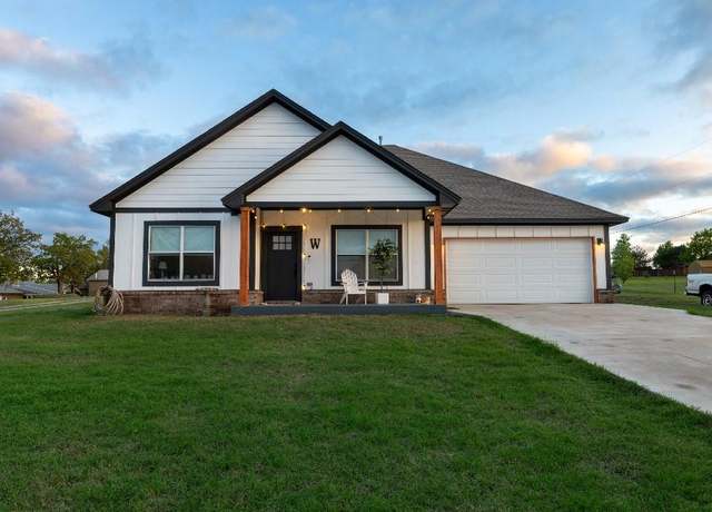 Property at 223 Johnson Dr, Guthrie, OK 73044, 4 beds, 3 baths