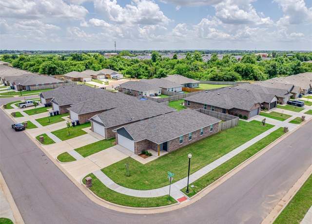 Property at 11620 SW 12th St, Yukon, OK 73099, 3 beds, 2 baths