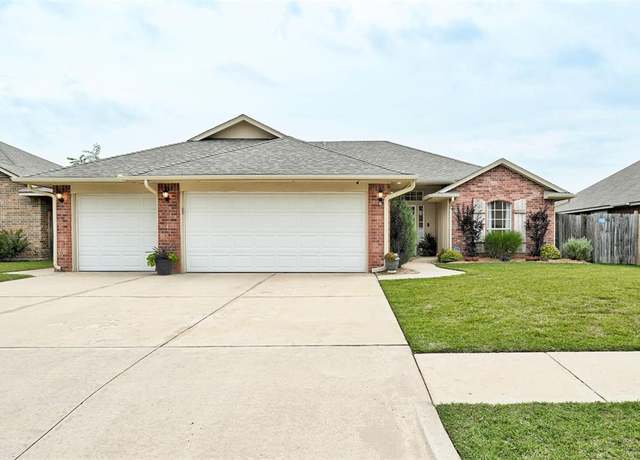 Property at 4236 Notting Hill Dr, Moore, OK 73160, 3 beds, 2 baths