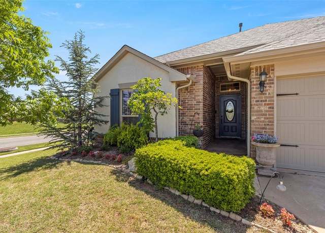 Property at 19201 Garden Creek Ln, Edmond, OK 73012, 4 beds, 2 baths
