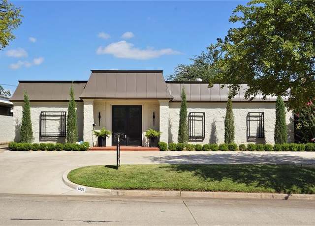 Property at 1421 Glenbrook Ter, Nichols Hills, OK 73116, 2 beds, 3 baths