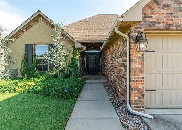 Property at 2816 NW 171st St, Edmond, OK 73012, 4 beds, 2 baths