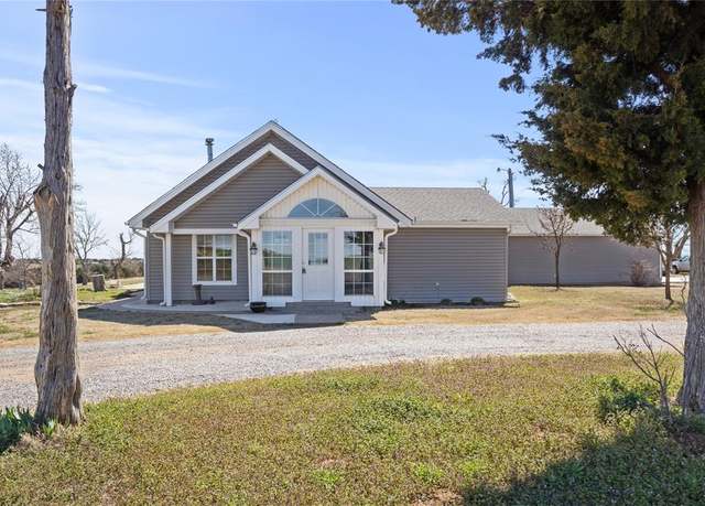 Property at 24484 E 990 Rd, Weatherford, OK 73096, 3 beds, 3 baths