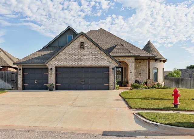 Property at 11105 SW 30th St, Yukon, OK 73099, 4 beds, 2.5 baths