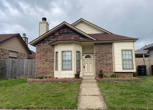 Property at 2127 Lonnie Ln, Moore, OK 73170, 3 beds, 2 baths