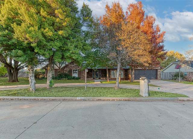 Property at 1407 Lynnwood Dr, Elk City, OK 73644, 4 beds, 2.5 baths