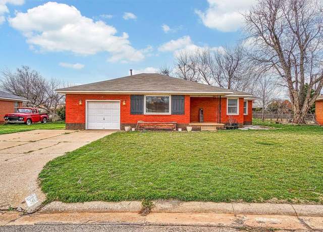 Property at 1724 N Lee St, Altus, OK 73521, 3 beds, 2 baths