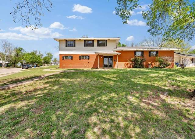 Property at 902 Walnut Ct, Guthrie, OK 73044, 4 beds, 2.5 baths