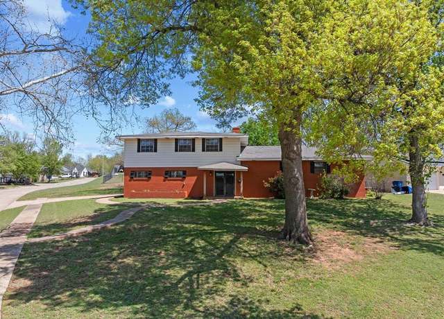 Property at 902 Walnut Ct, Guthrie, OK 73044, 4 beds, 2.5 baths