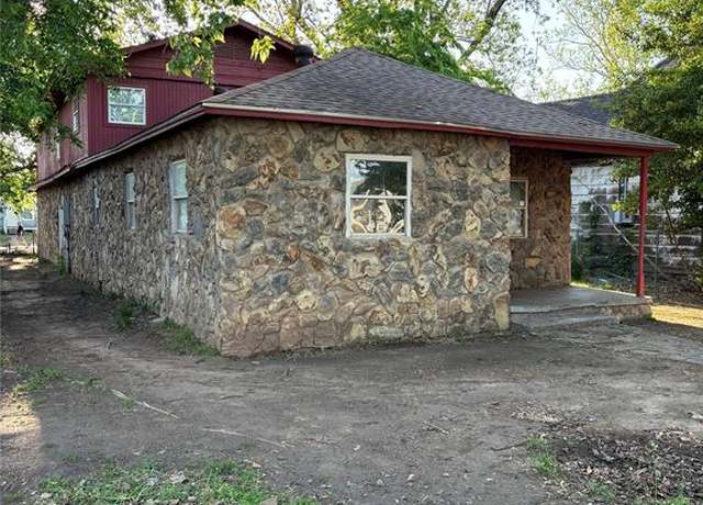 Property at 430 N Aydelotte Ave, Shawnee, OK 74801, 6 beds, 2 baths