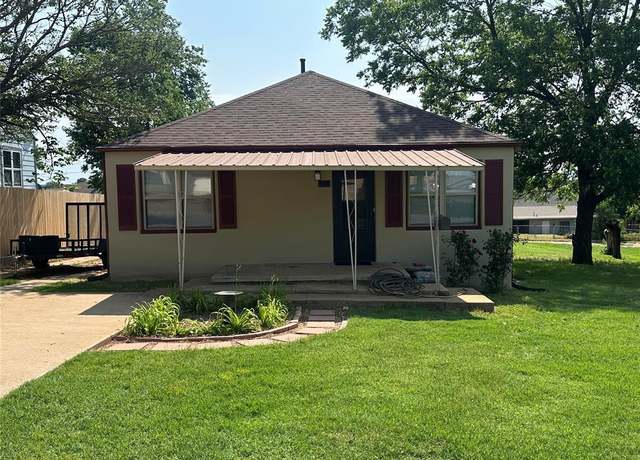 Property at 702 N 5th St, Weatherford, OK 73096, 3 beds, 1 bath