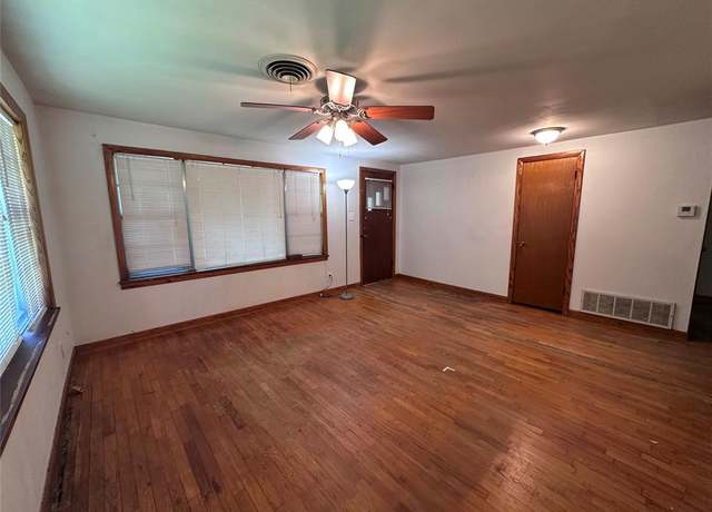 Property at 811 N Broadway St, Broken Bow, OK 74728, 2 beds, 1 bath