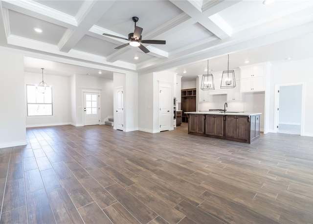 Property at 14009 Magnolia Ln, Edmond, OK 73049, 5 beds, 3 baths