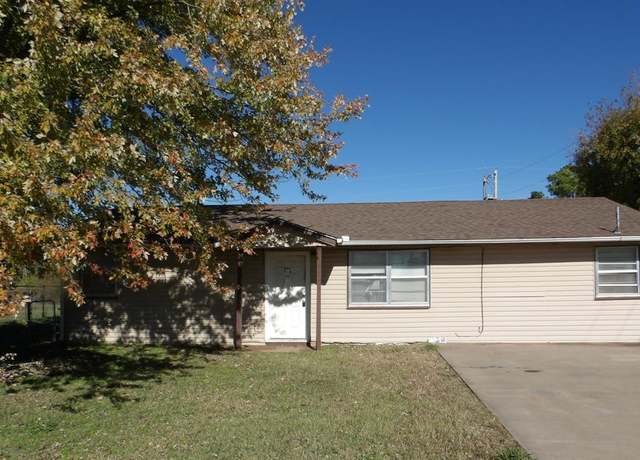 Property at 104 Gatewood Dr, Chickasha, OK 73018, 3 beds, 2 baths
