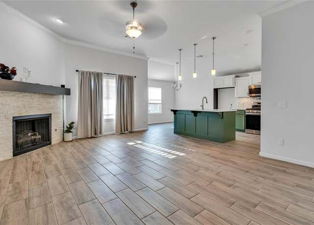 Property at 1017 S Appaloosa Ln, Mustang, OK 73064, 3 beds, 2 baths