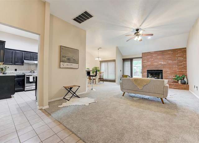 Property at 619 Rimrock Rd, Edmond, OK 73034, 3 beds, 2 baths