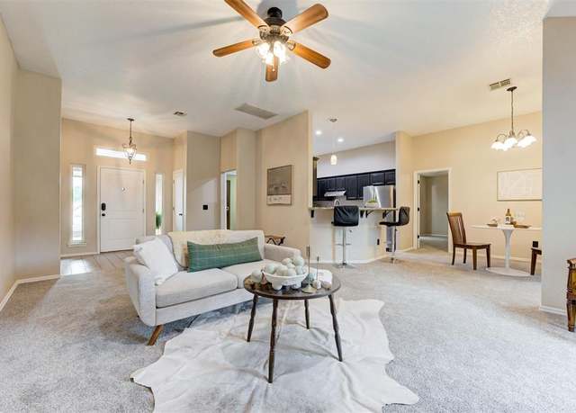 Property at 619 Rimrock Rd, Edmond, OK 73034, 3 beds, 2 baths