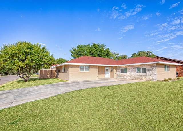 Property at 105 Sunset St, Elk City, OK 73644, 4 beds, 2.5 baths