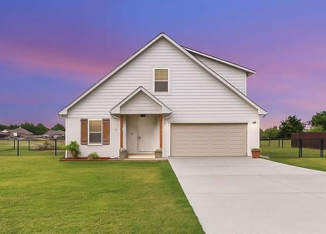 Property at 1330 Round Leaf Rd, Edmond, OK 73034, 4 beds, 3 baths