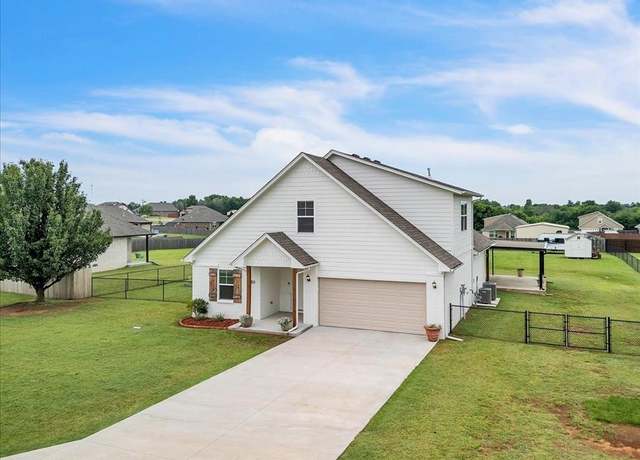 Property at 1330 Round Leaf Rd, Edmond, OK 73034, 4 beds, 3 baths