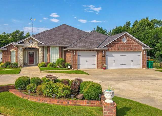 Property at 3809 Kings Ct, Oklahoma City, OK 73121, 3 beds, 2.5 baths