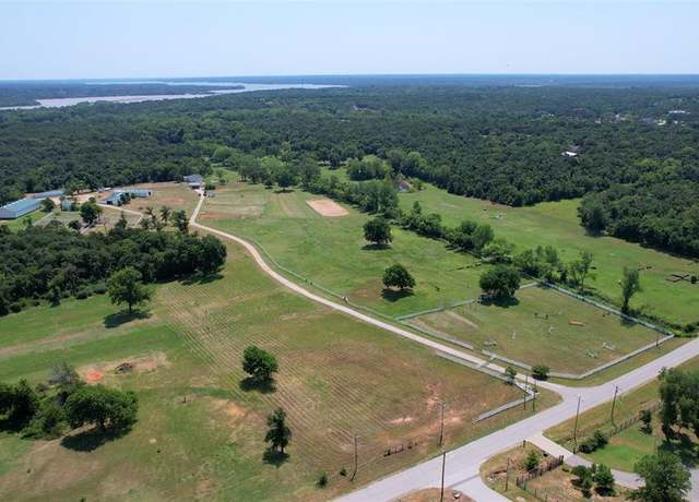 Property at 1523 NE 72nd Ave, Norman, OK 73026, 3 beds, 2.5 baths
