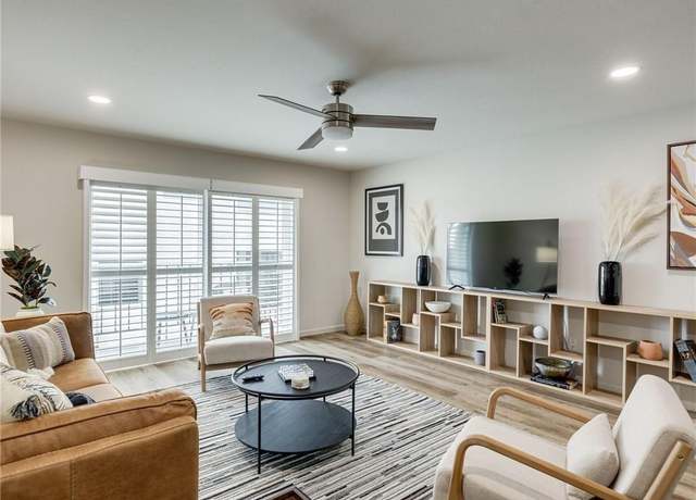 Property at 1110 Sherwood Ln #215, Nichols Hills, OK 73116, 2 beds, 2.5 baths