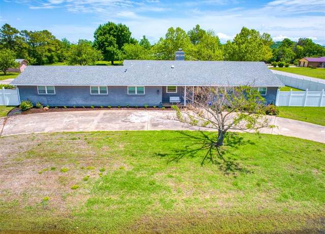 Property at 40 Breckinridge Dr, Lawton, OK 73507, 3 beds, 2.5 baths