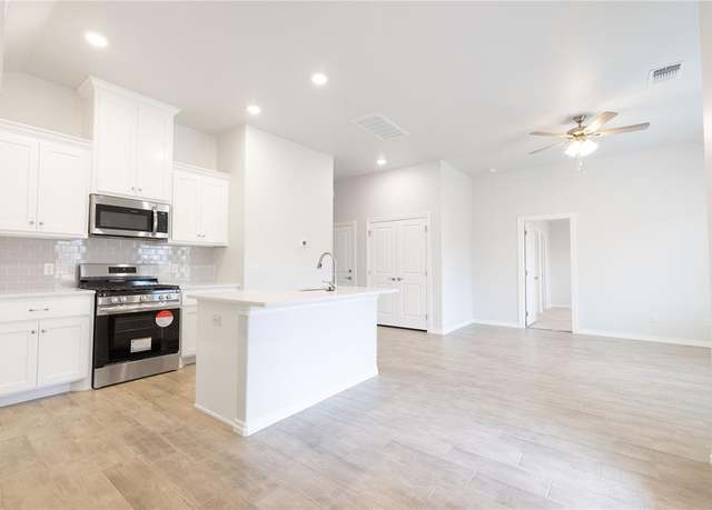 Property at 1824 Zayden Ln, Norman, OK 73072, 3 beds, 2 baths