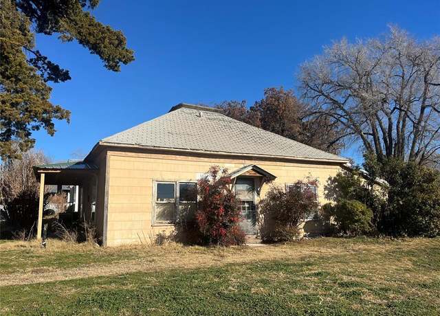 Property at 302 N 4th St, Sayre, OK 73662, 3 beds, 1 bath