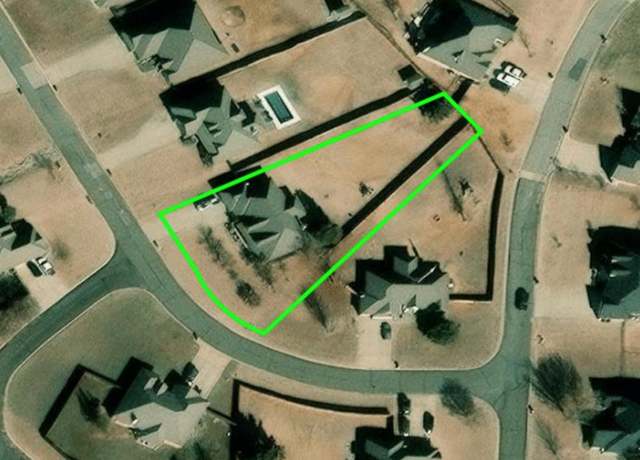Property at 7800 Highland Blvd, Edmond, OK 73025, 4 beds, 2.5 baths