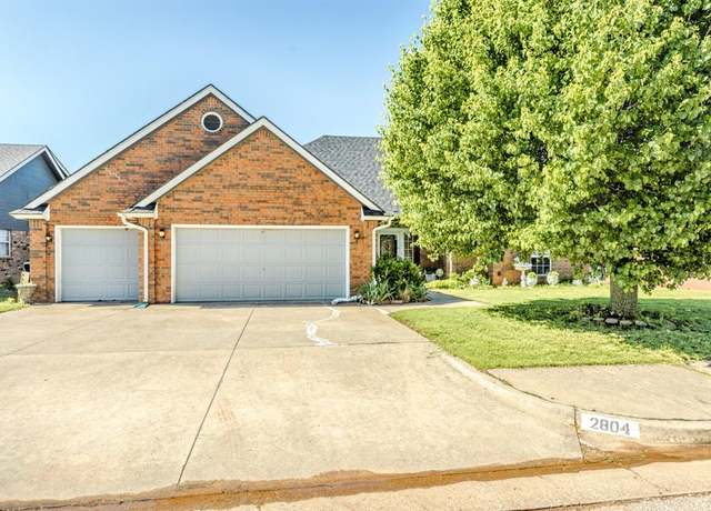 Property at 2804 NW 158th St, Edmond, OK 73013, 3 beds, 2.5 baths