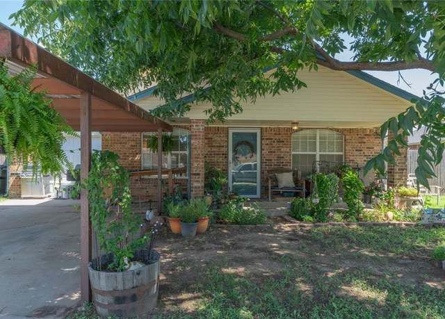 Property at 957 N Windermere Dr, Moore, OK 73160, 4 beds, 2 baths