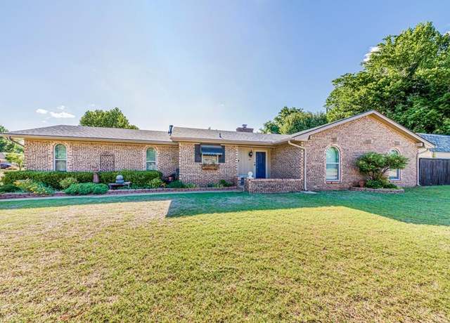 Property at 237 E 30th St, Edmond, OK 73013, 3 beds, 2 baths