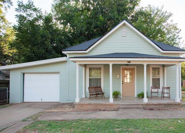 Property at 611 N Ash St, Guthrie, OK 73044, 1 bed, 1 bath