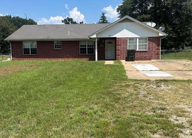 Property at 609 E Choctaw St, Broken Bow, OK 74728, 4 beds, 2 baths