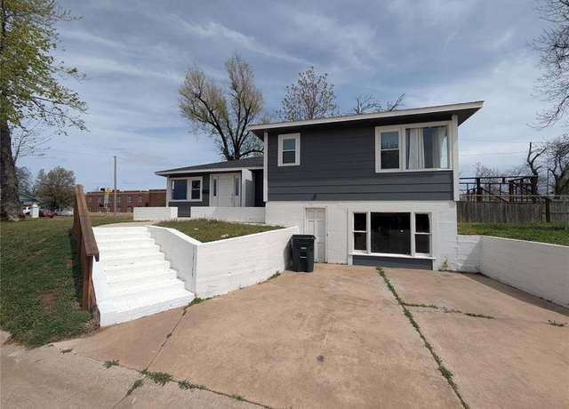 Property at 2101 E Randolph Ave, Enid, OK 73701, 3 beds, 2 baths