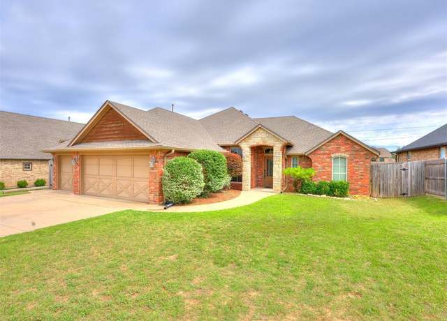 Property at 2801 SE 5th St, Moore, OK 73160, 3 beds, 2 baths