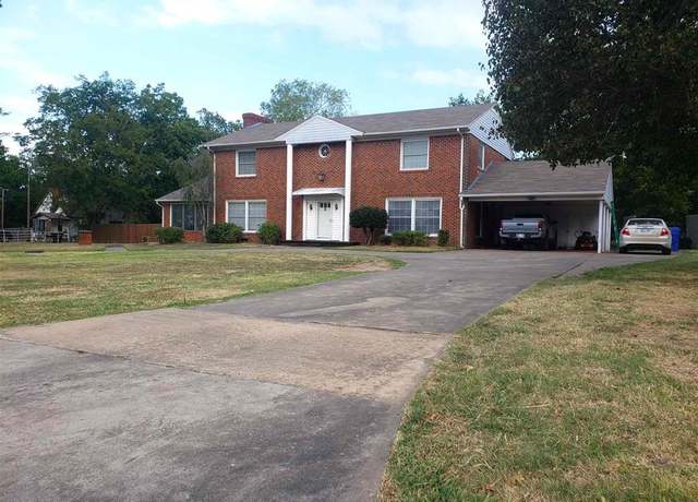Property at 304 Country Club Dr, Holdenville, OK 74848, 4 beds, 2.5 baths