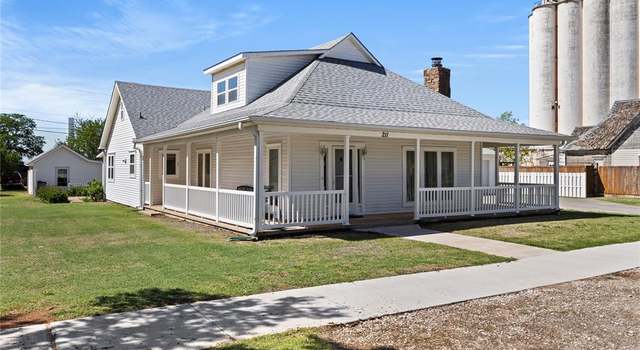 Photo of 211 W Broadway St, Okeene, OK 73763