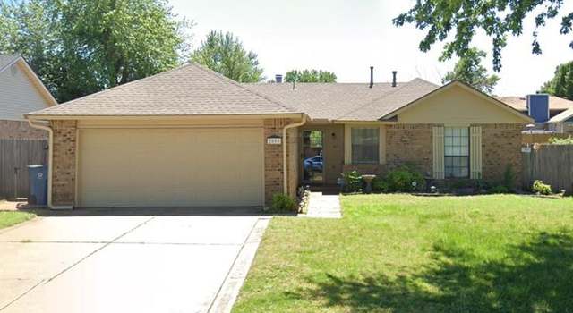 Photo of 2004 Pebble Creek Blvd, Edmond, OK 73003