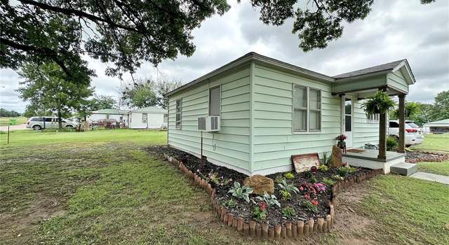 Photo of 422 E 11th St, Prague, OK 74864