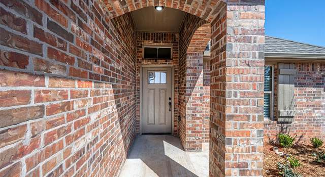 Photo of 10608 Two Lakes Dr, Yukon, OK 73099