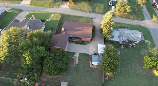 Photo of 210 W Oak St, Binger, OK 73009