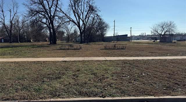 Photo of 223 E Minnesota Ave, Chickasha, OK 73018